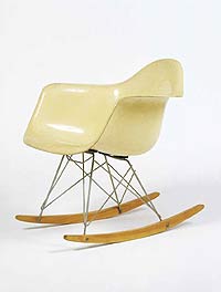 RAR (Rocking Armchair with Rod-Base)